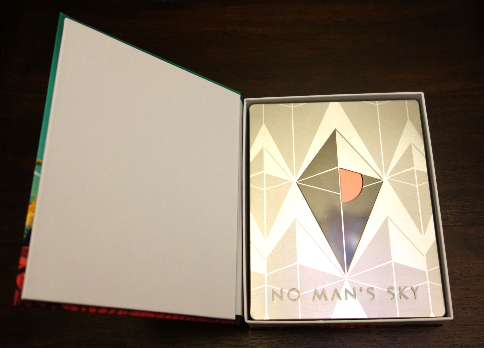 'No Man's Sky - Limited Edition PS4 box inner and steelbook