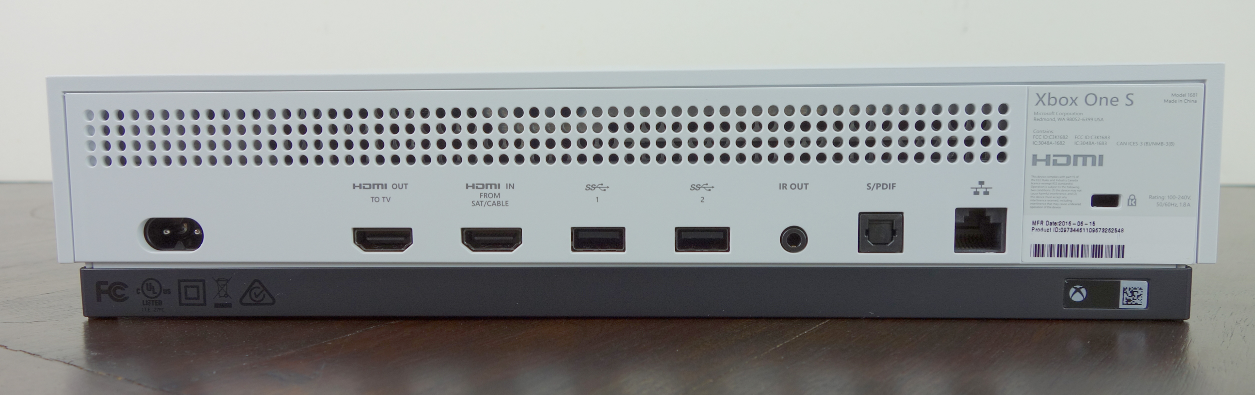 Xbox One S back ports real 2TB