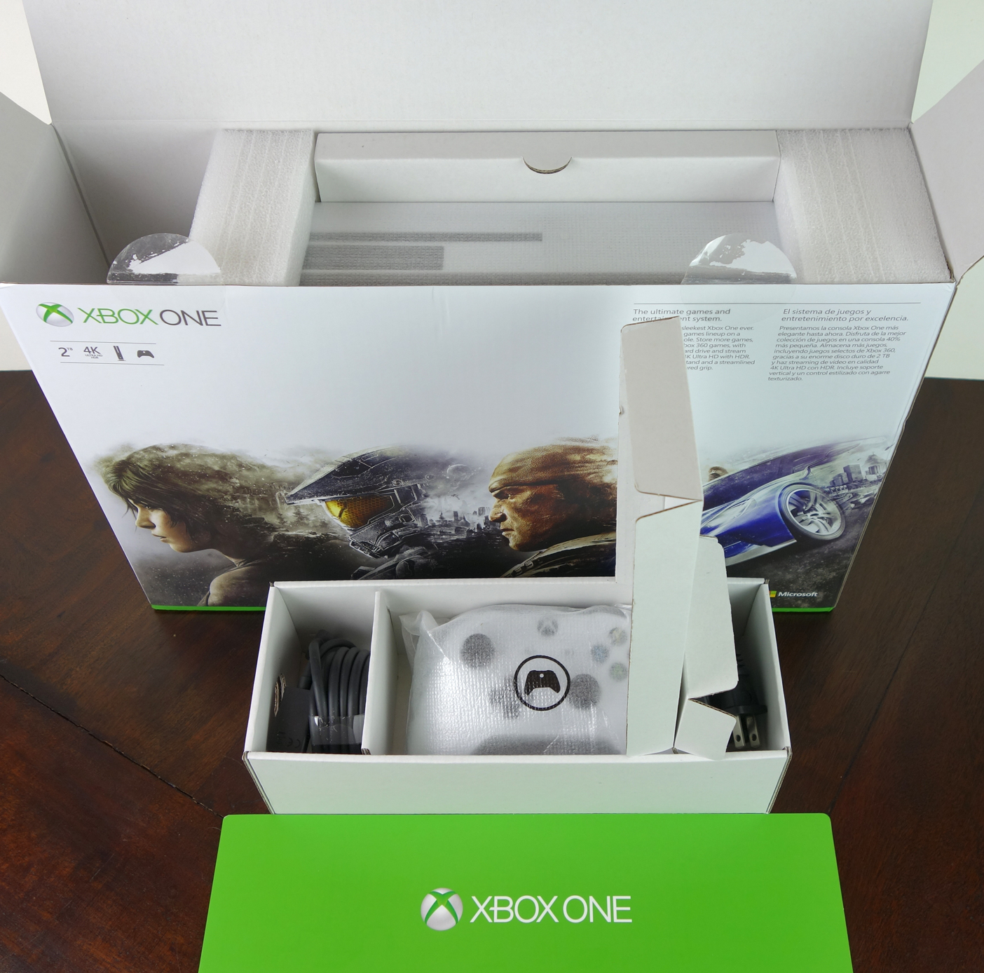 Xbox One S unboxing Controller, cables
